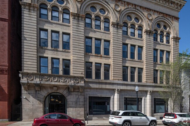 Building Photo - 105 William St
