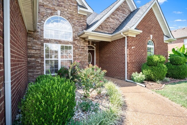 Building Photo - 4 bed 2 bath home in Highly Desirable Blac...