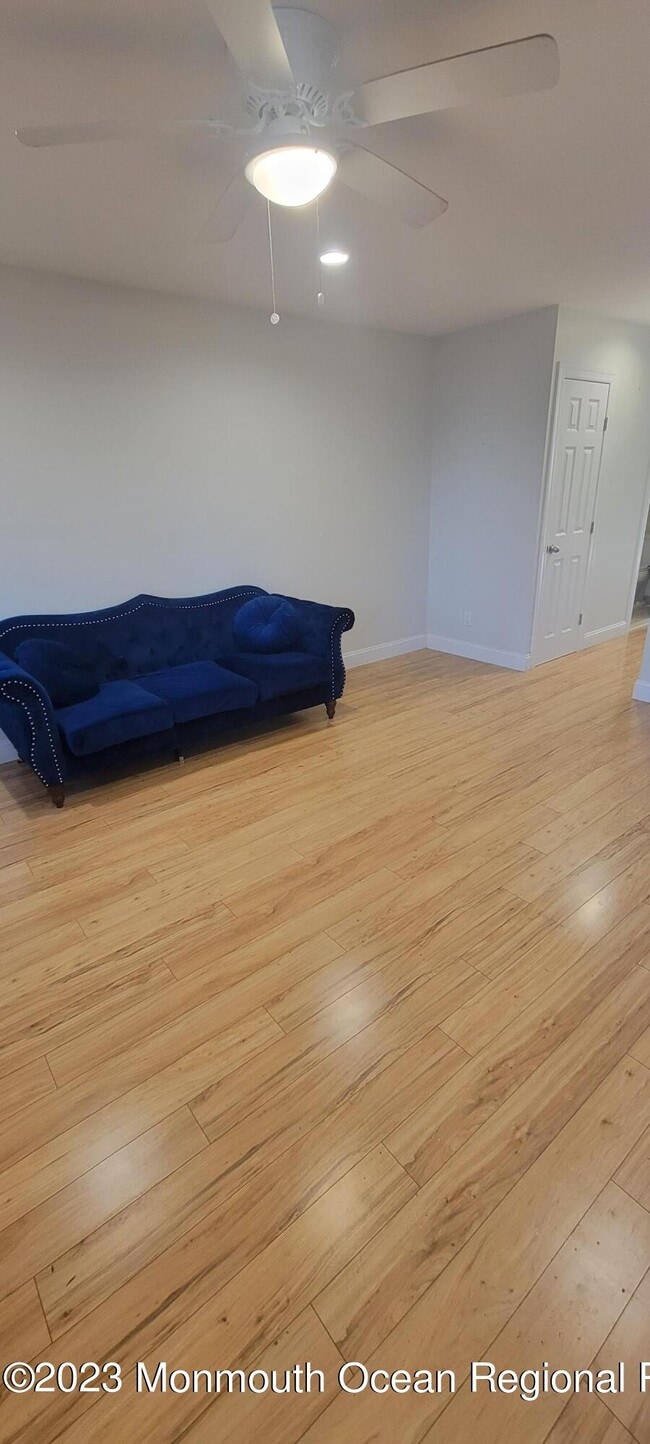 Building Photo - 7 West End Ct