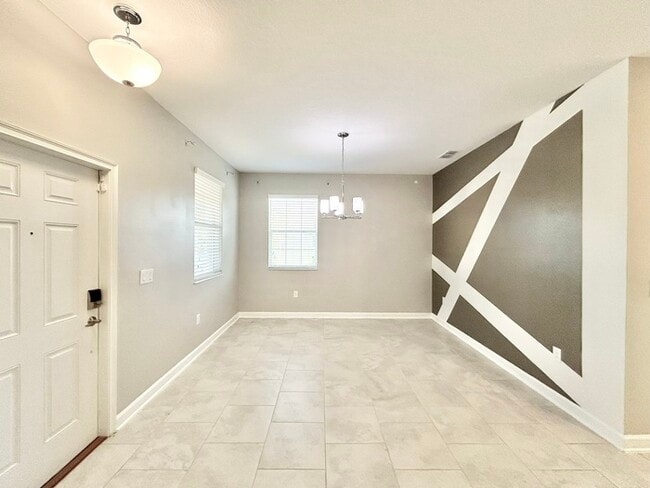 Building Photo - Former Model Townhome for Rent – Winter Ga...