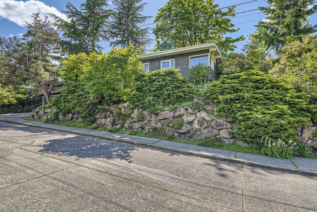 Building Photo - Seward Park Home