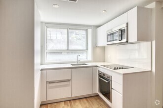 Building Photo - 25 Av des Pins O