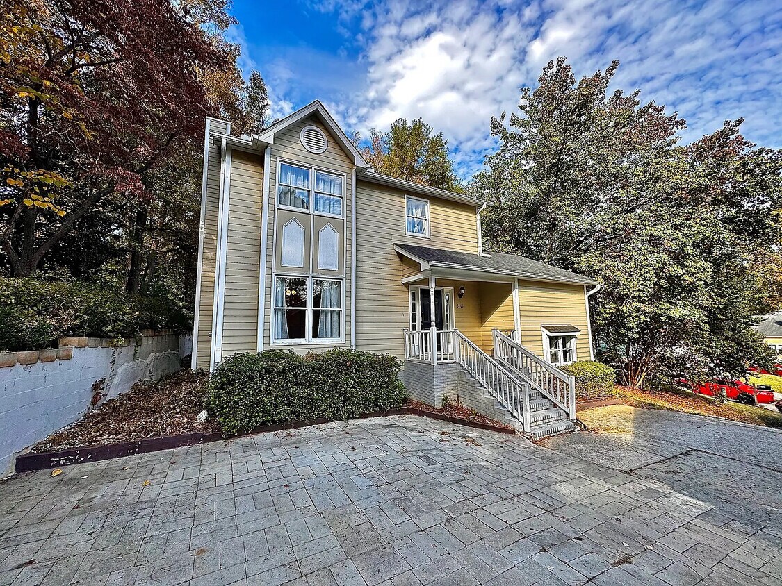 Foto principal - Room in House on Cinnamon Cir