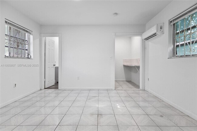 Foto del edificio - 4201 NW 25th Ave