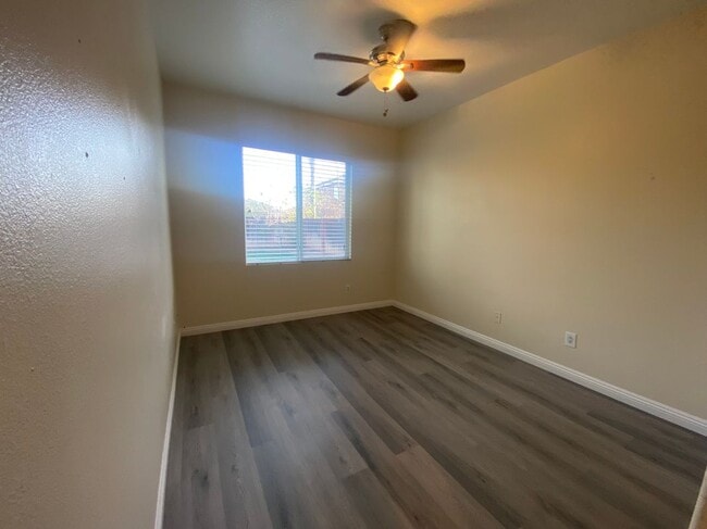Building Photo - 25335 MacKenzie Ct