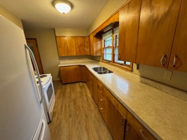 Foto del edificio - MOVE IN SPECIAL! 1ST MONTH RENT FREE! JUST...