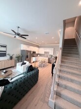 Building Photo - 1211 Foxglove St