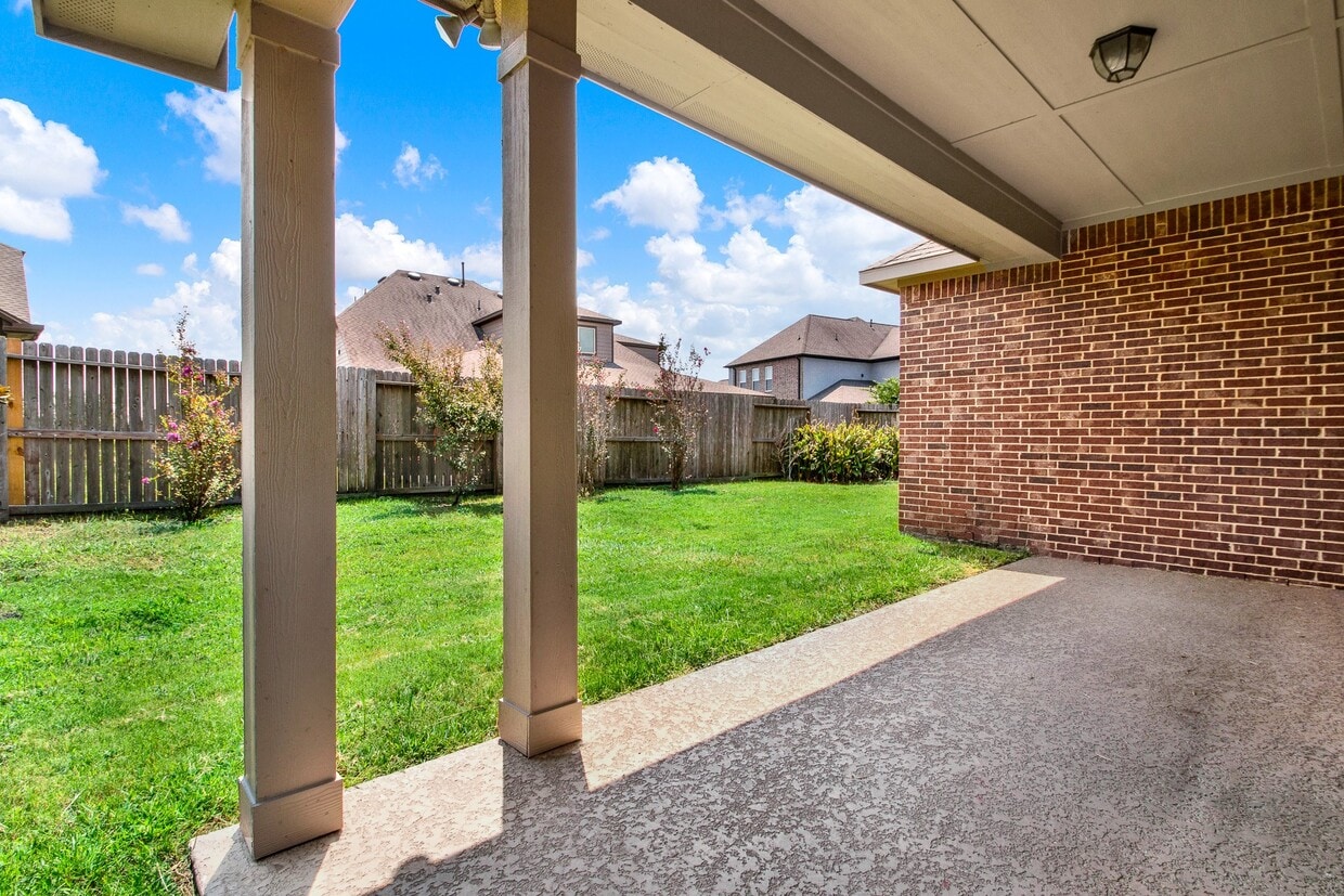 Primary Photo - 11150 Honeysuckle Haven Dr