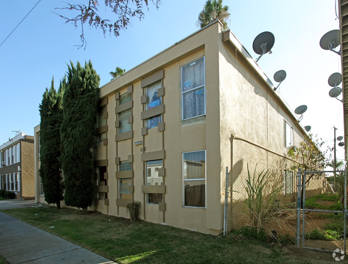 Building Photo - 228 W Wilson Ave