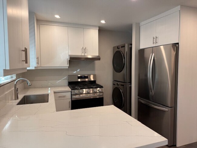 Foto del edificio - Cozy New 1-Bed, 1-Bath Private Retreat with Yard & Modern Finishes in La Mesa. Move in Special!!