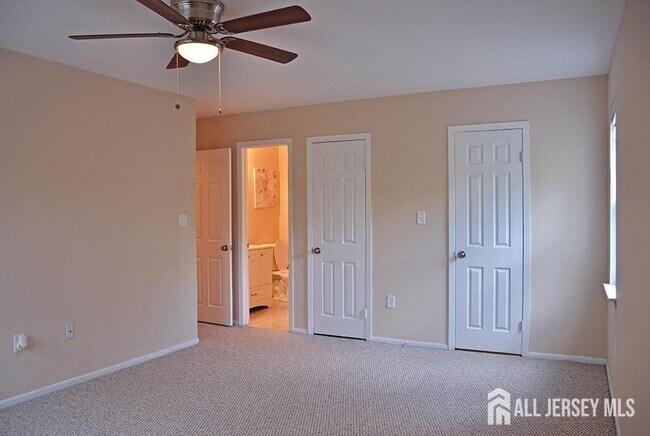 Foto del edificio - 311 Green Hollow Dr