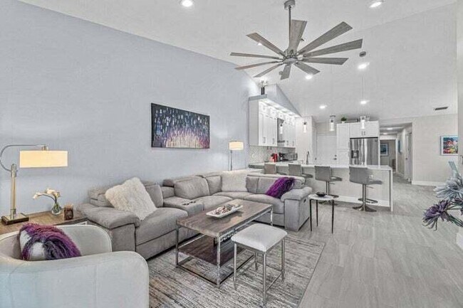 Foto del edificio - 6114 Heliconia Rd
