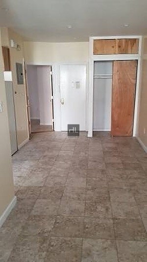 Building Photo - SPACIOUS TWO BEDROOM APARTMENT FOR RENT