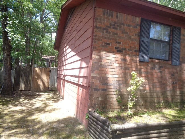 Building Photo - 2414 Lehigh Dr