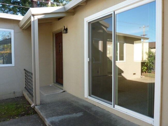 Building Photo - 6611 Clifford Dr