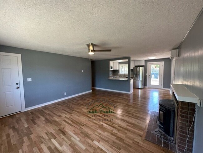 Foto del edificio - 3 br, 1 bath House - 1740 City View