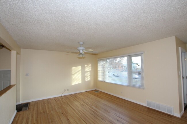 Building Photo - Beautiful Home ready for Lease in Great Fa...