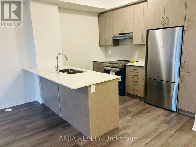 Building Photo - 100-100 Honeycrisp Cres
