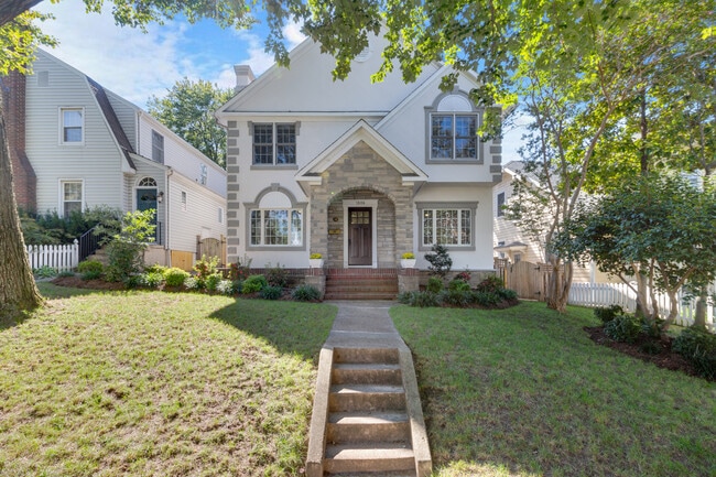 Building Photo - 1806 N Danville St