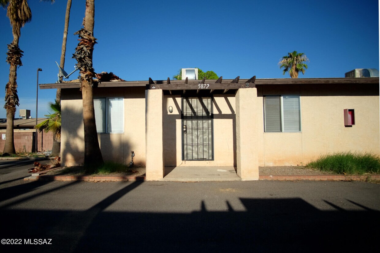 Foto principal - 5872 E 28th St