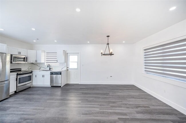 Foto del edificio - 1706 S Le Jeune Rd