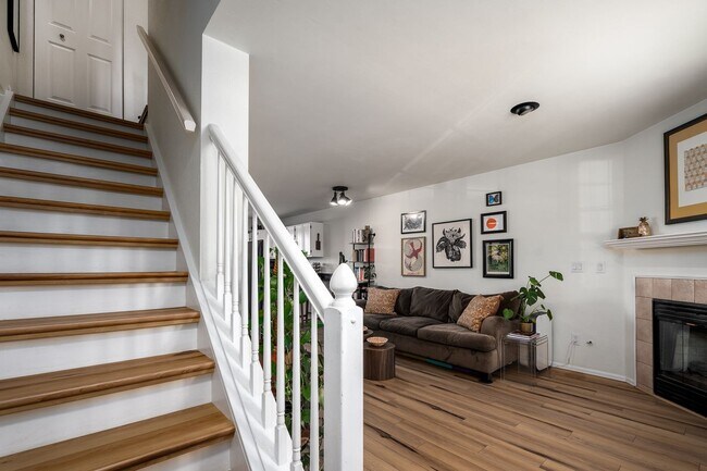 Foto del edificio - Stunning Townhome with Mountain Views in R...