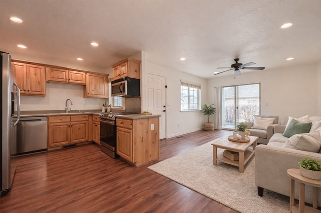 Building Photo - 2515 450 S