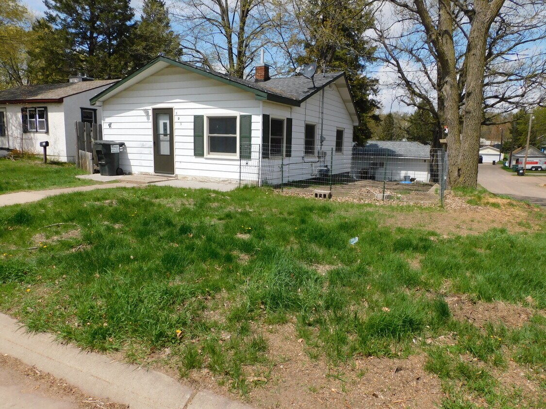 Foto principal - 303 1st St NW