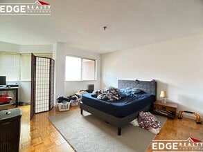 Building Photo - 147 Kelton St