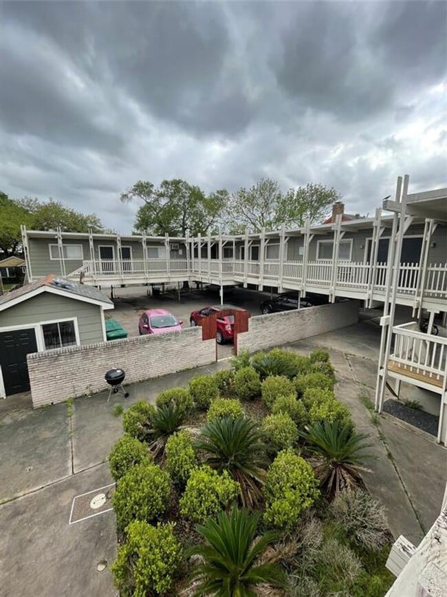 Photo - 2006 Sul Ross St Apartment