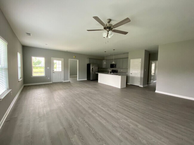 Foto del edificio - 4 bed, 2 bath home built in 2022 in Atoka w/ a move in Special