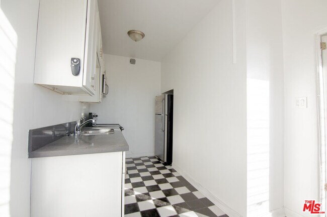 Foto del edificio - 1201 N Crescent Heights Blvd