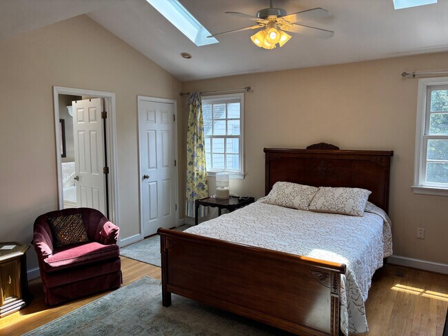 Building Photo - 5804 Searl Ter