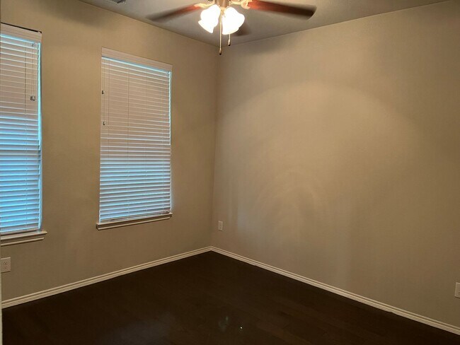Building Photo - 7207 Fallen Crest Lane Arlington, TX 76001