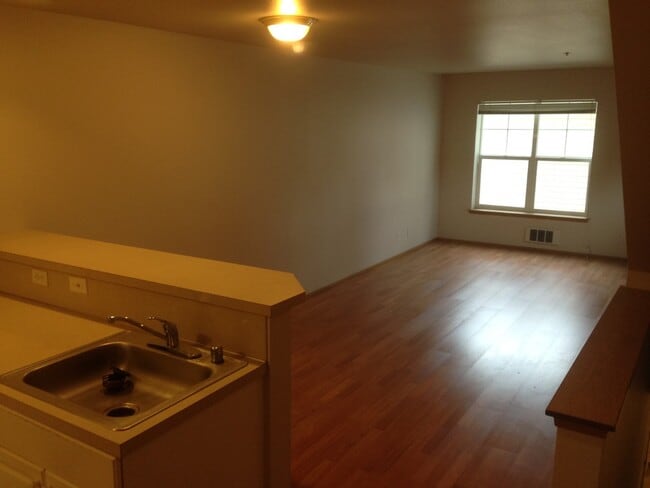 Building Photo - 164 Florentia St