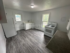 Building Photo - 1016 E Stockbridge Ave