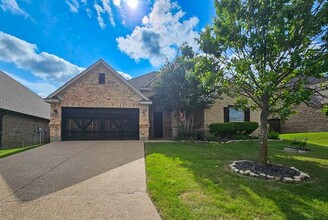 Building Photo - 240 Spyglass Dr