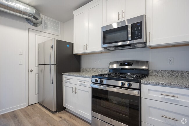 3 BR, 3 BA - 1120 SF - Elmwood Lake Apartments