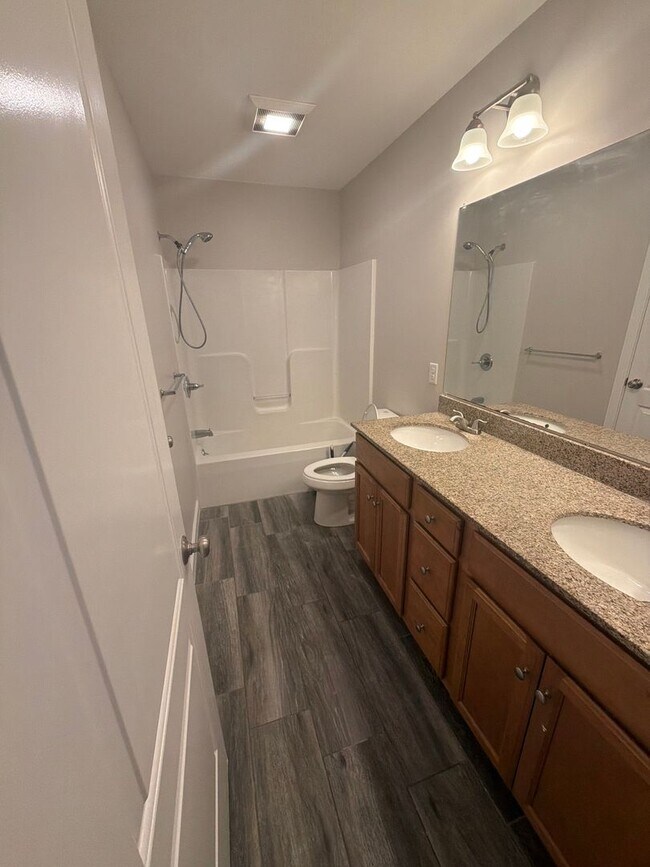 Photo - 18-20 Pine Grove St Apartment