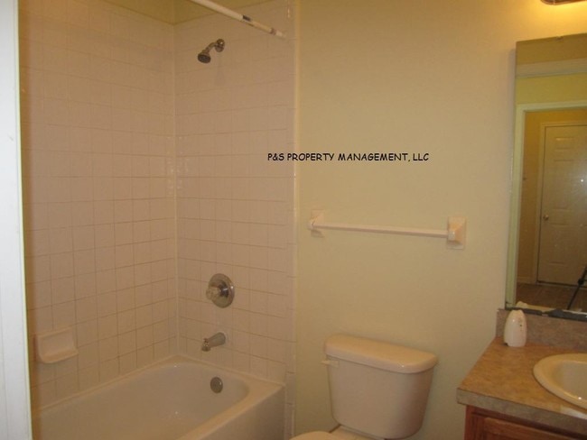 Building Photo - 7493 International Village Dr