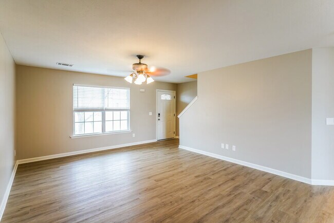 Building Photo - 221 Quiet Ln