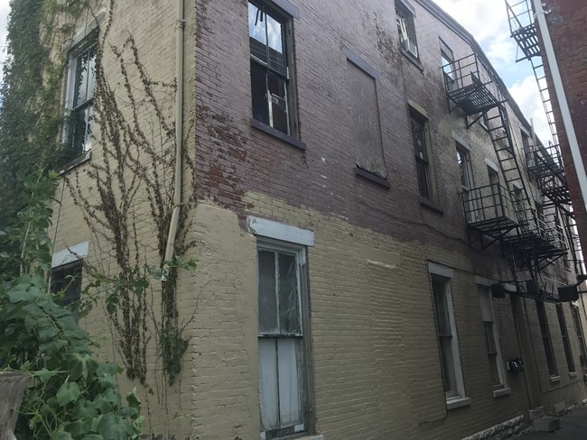 Building Photo - 1130 Draper St