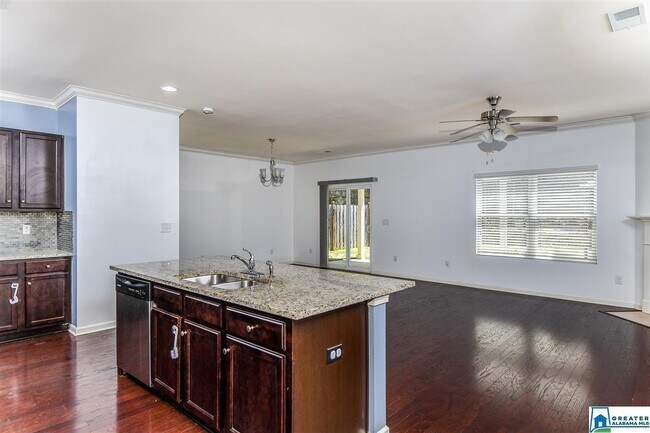 Open floor plan - 407 W Park Dr