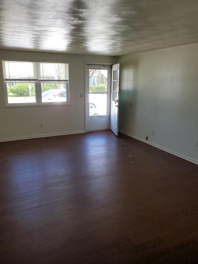 Building Photo - 759 E Gray St