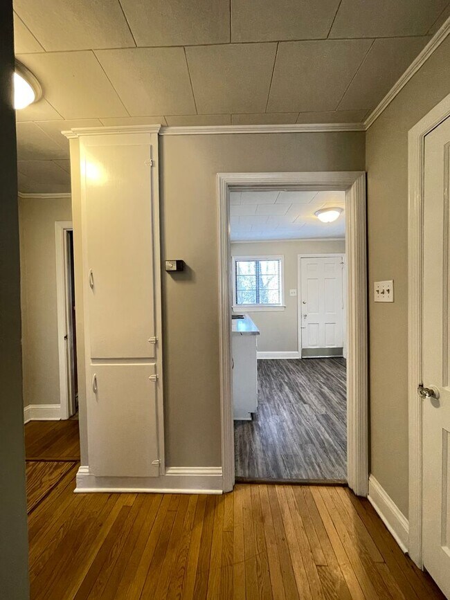 Building Photo - 620