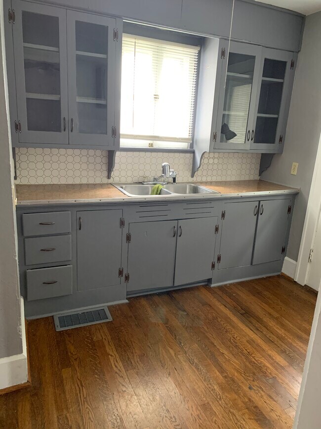 Kitchen - 123 S High St