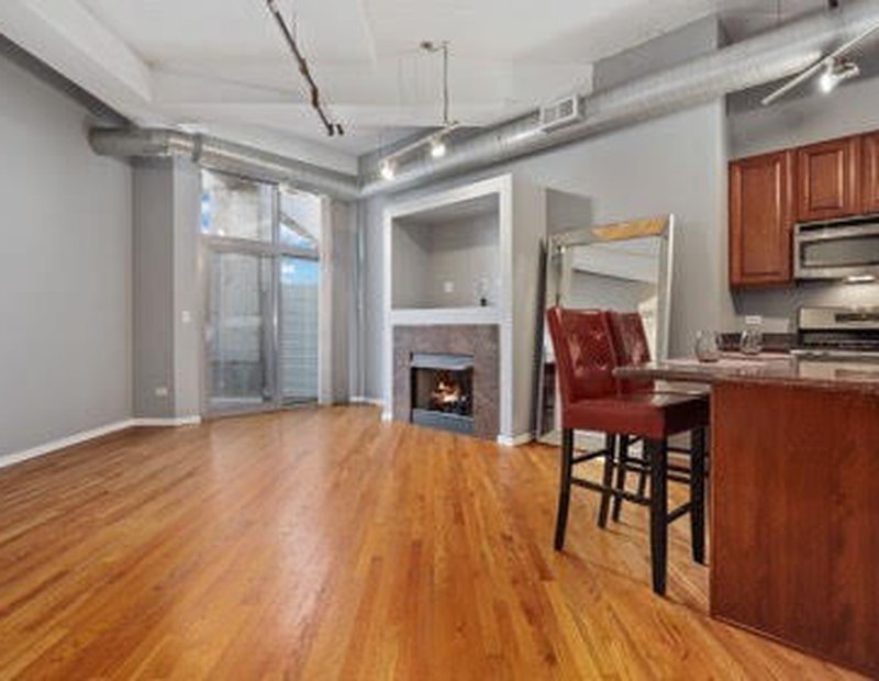 Primary Photo - 933 W Van Buren St