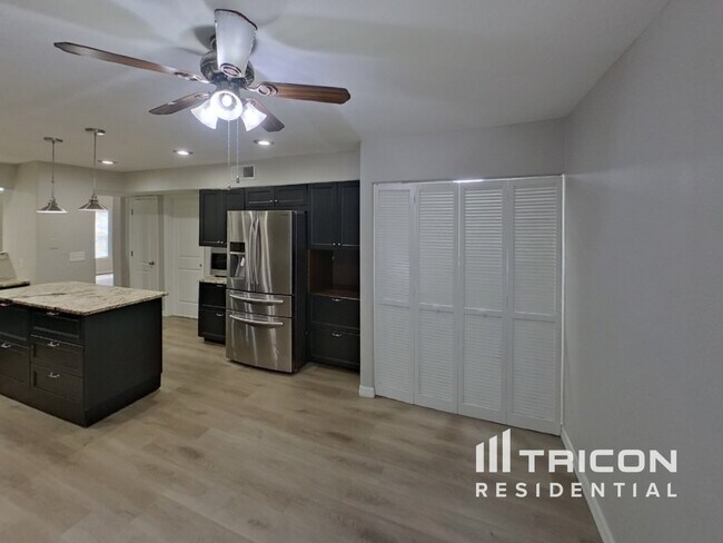 Foto del edificio - 528 Emberwood Dr