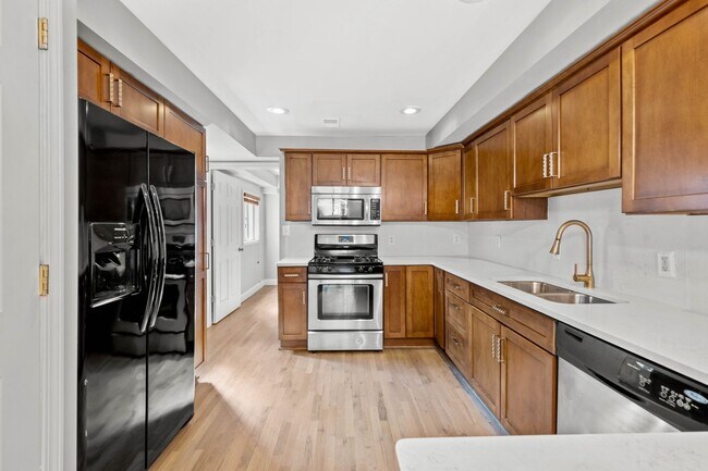 Foto del edificio - Beautifully Renovated 3 bed, 3 bath Home in the Southside Flats