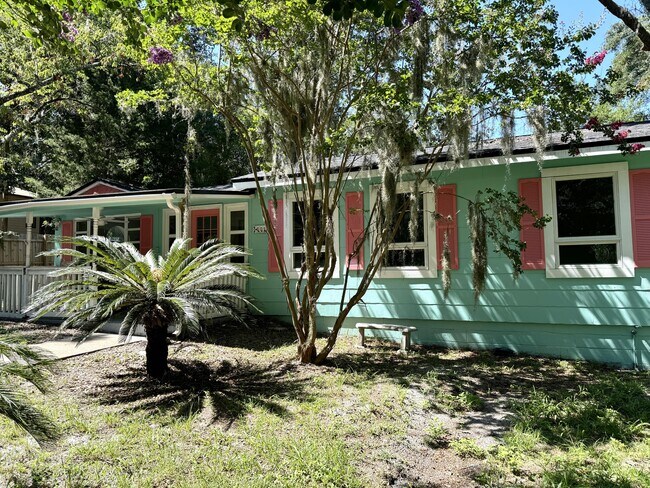 Building Photo - 1601 Alachua St